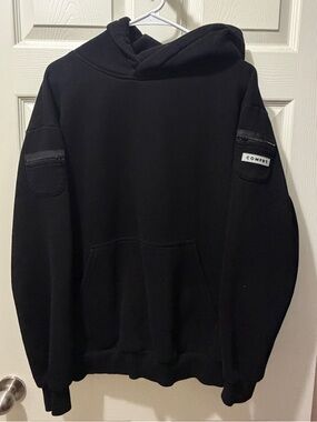 Comfrt Travel Essentials Hoodie - Size Small